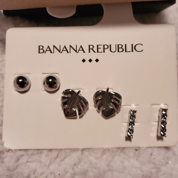 💥NWT BANANA REPUBLIC EARRING SET - Picture 2 of 7